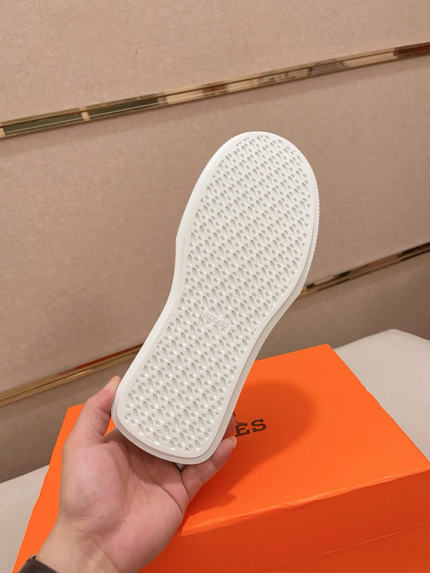 Men's clothing and shoes💰: 442💰《HERMES》【Classic original single version】Hermès; top 🔝purchase agent🔍🔍men's latest 🇺🇸 counter sales simultaneously, imported from Italy original ▲▲cowhide ▲▲ (high-end, nobility, class) ) Exquisite workmanship (Italian 🇮🇹 imported water-dyed 🐂 cowhide lining) sole: original sole provided by the original factory, ⚠️exclusive double-layer activity·TPR·rubber·combined molded outsole; super comfortable·wear-resistant·non-slip·environmental protection The real thing is more beautiful if you take the real thing (high quality, follow the order). You can enter and exit the counter at will * Number of yards: 38-44 (45 can be customized and cannot be returned or exchanged)
